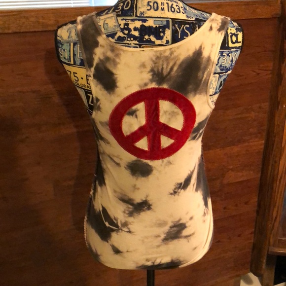Lucky ☮️ tee shirt - Picture 3 of 5